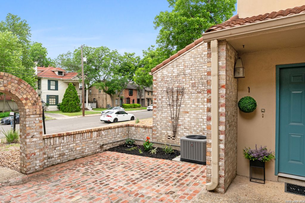 201 W Craig Pl Apt M, San Antonio, TX 78212