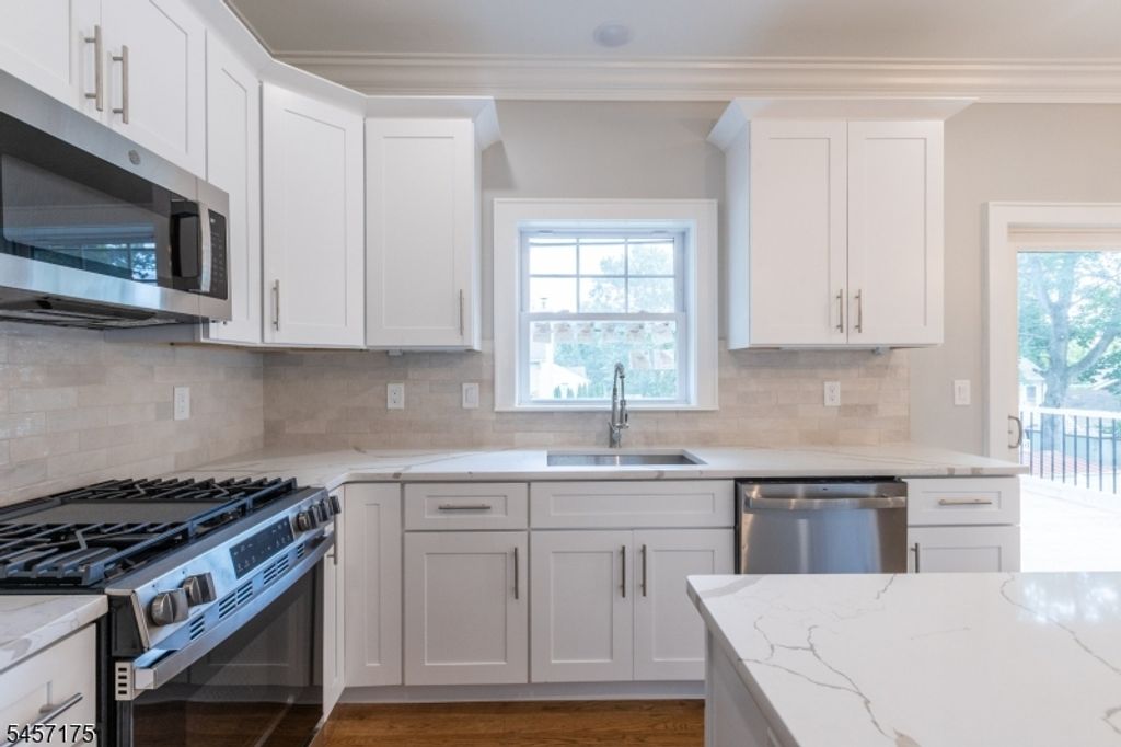 54 Navajo Ave, Parsippany-troy Hills Twp., NJ 07034 — photo 4