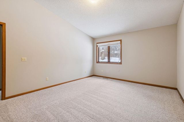 805 Southcross Drive E, Burnsville, MN 55306