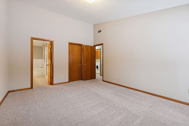 805 Southcross Drive E, Burnsville, MN 55306