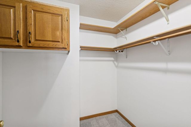 805 Southcross Drive E, Burnsville, MN 55306