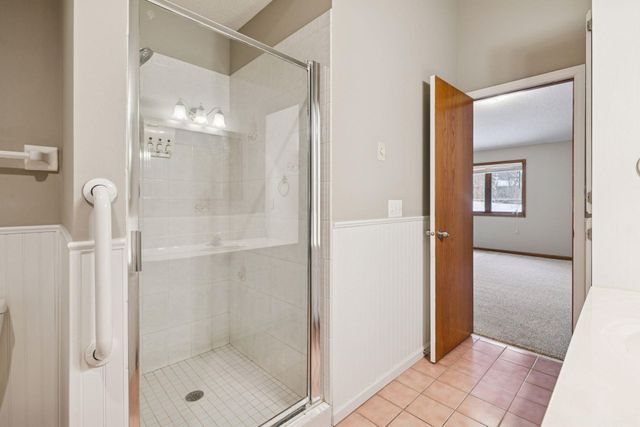 805 Southcross Drive E, Burnsville, MN 55306