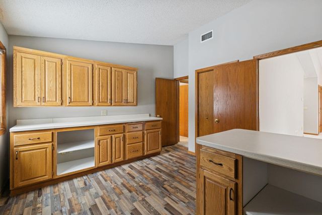 805 Southcross Drive E, Burnsville, MN 55306