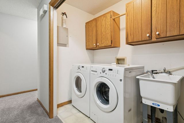 805 Southcross Drive E, Burnsville, MN 55306