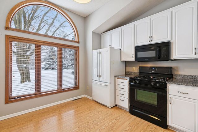 805 Southcross Drive E, Burnsville, MN 55306