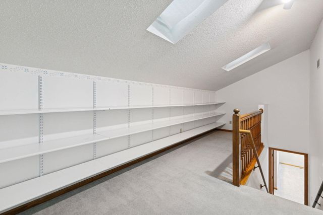 805 Southcross Drive E, Burnsville, MN 55306