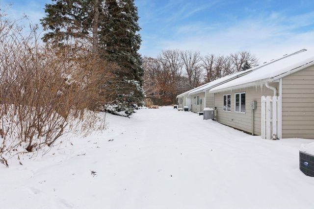 805 Southcross Drive E, Burnsville, MN 55306