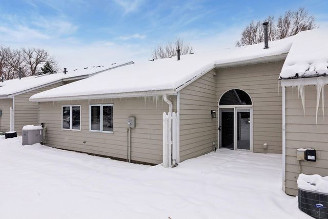 805 Southcross Drive E, Burnsville, MN 55306