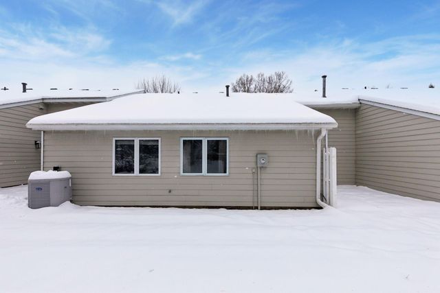 805 Southcross Drive E, Burnsville, MN 55306