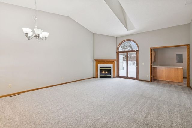 805 Southcross Drive E, Burnsville, MN 55306