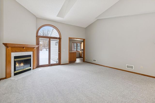 805 Southcross Drive E, Burnsville, MN 55306