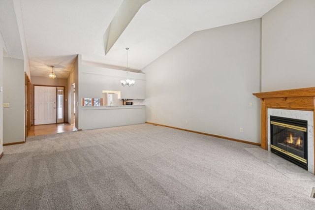 805 Southcross Drive E, Burnsville, MN 55306