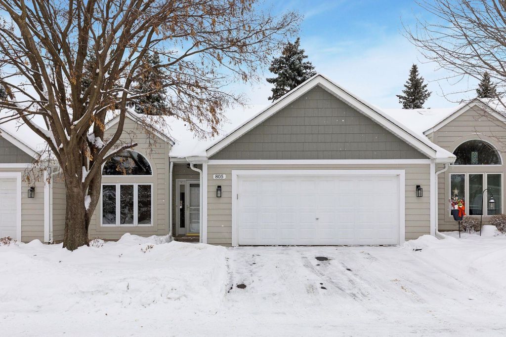 805 Southcross Drive E, Burnsville, MN 55306
