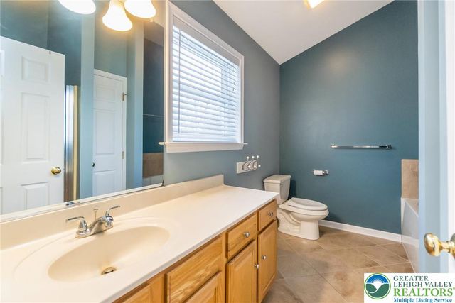 537 Kemmerer Lane, Upper Macungie Twp, PA 18104