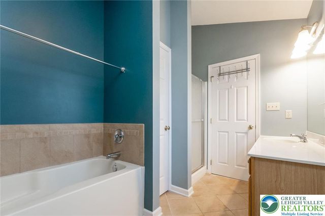 537 Kemmerer Lane, Upper Macungie Twp, PA 18104