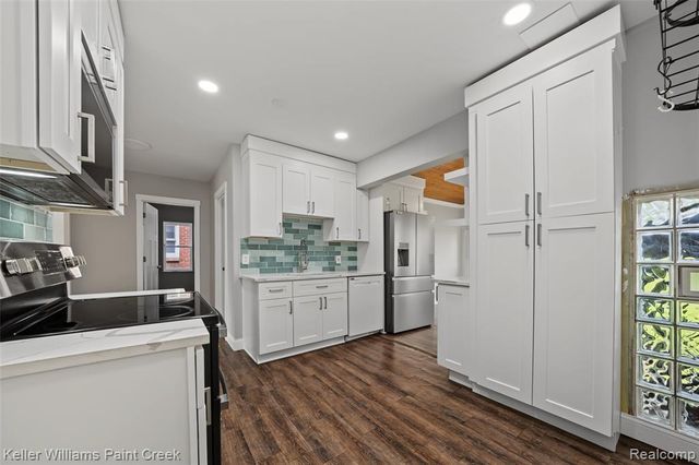 17197 Forest Avenue, Eastpointe, MI 48021