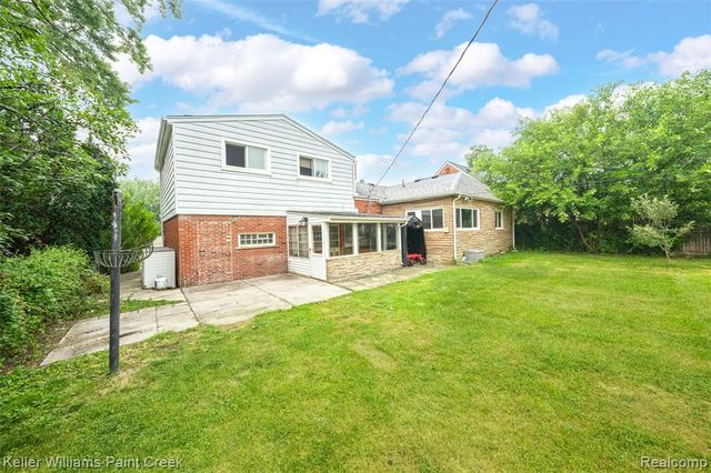 17197 Forest Avenue, Eastpointe, MI 48021