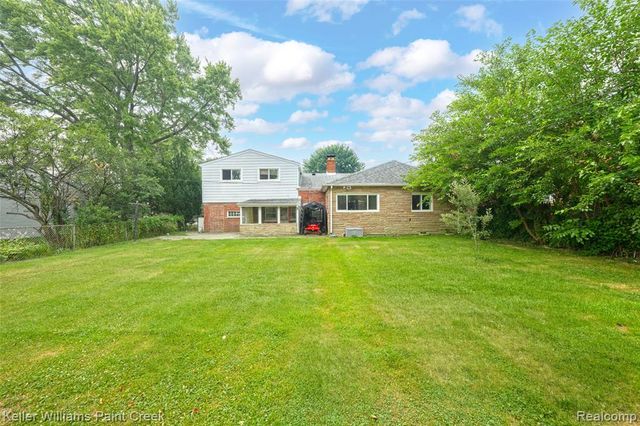 17197 Forest Avenue, Eastpointe, MI 48021