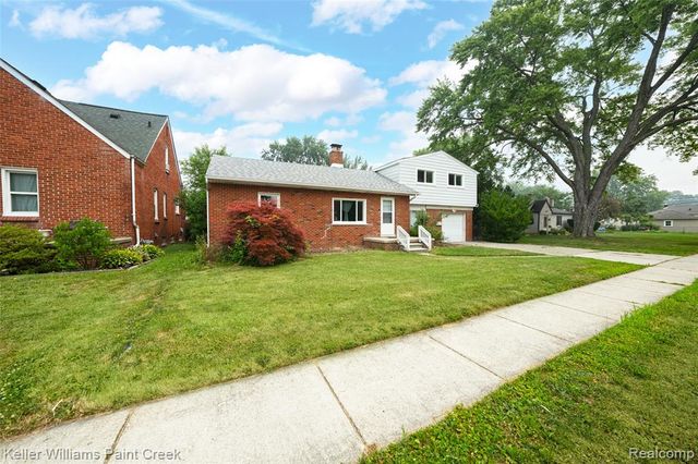 17197 Forest Avenue, Eastpointe, MI 48021
