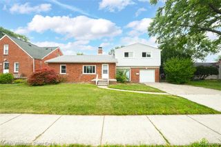 17197 Forest Avenue, Eastpointe, MI 48021