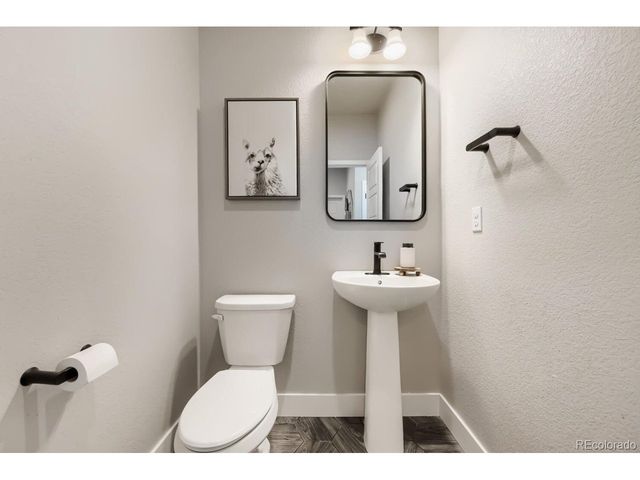 1747 Stable View Dr, Castle Pines, CO 80108