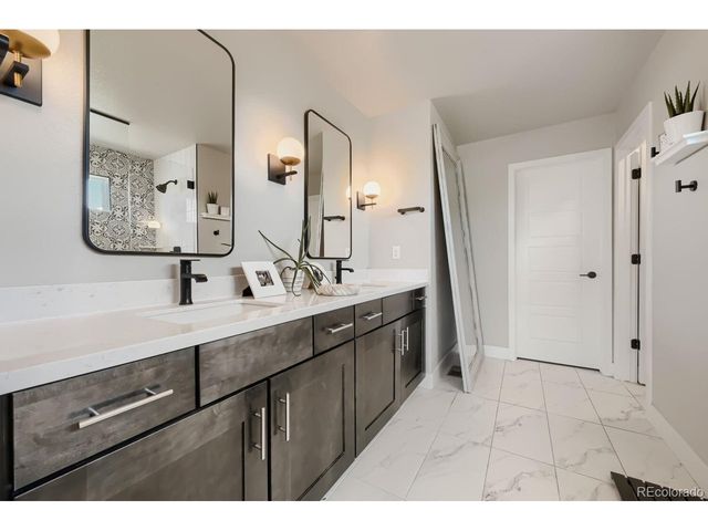 1747 Stable View Dr, Castle Pines, CO 80108