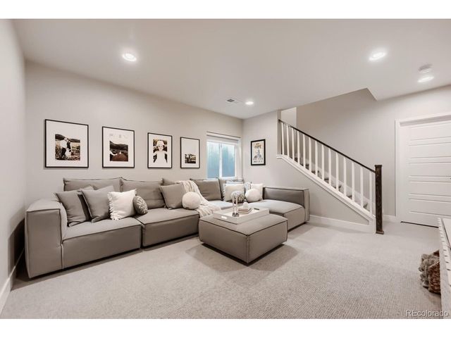 1747 Stable View Dr, Castle Pines, CO 80108