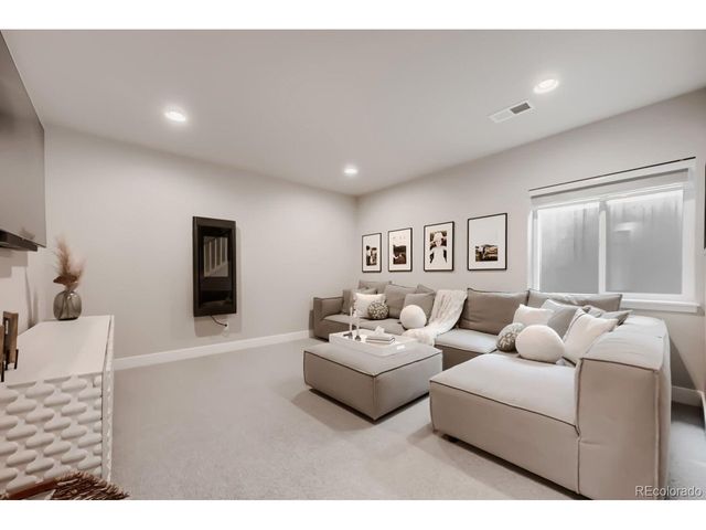 1747 Stable View Dr, Castle Pines, CO 80108