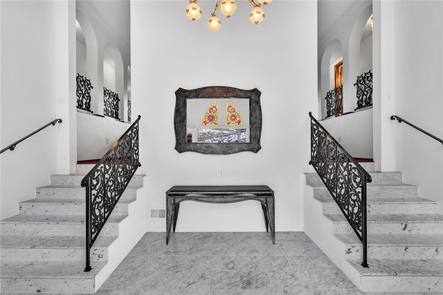 169 Woodshire Dr, O'hara, PA 15215