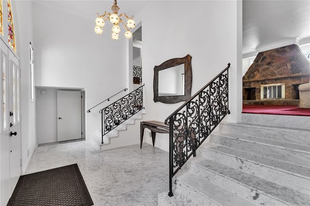 169 Woodshire Dr, O'hara, PA 15215