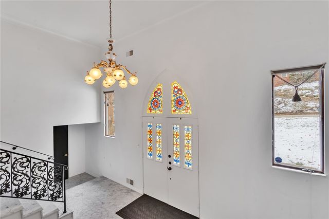 169 Woodshire Dr, O'hara, PA 15215