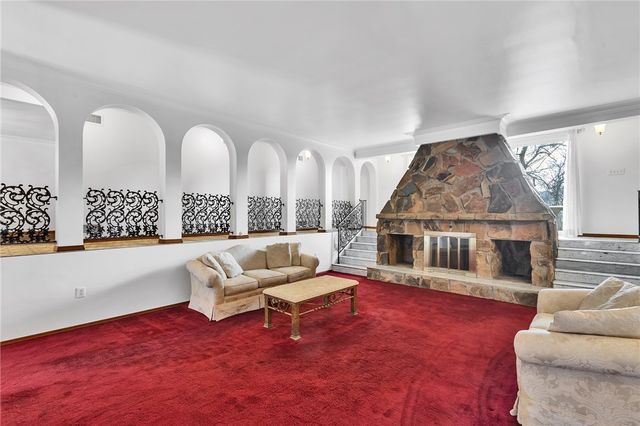 169 Woodshire Dr, O'hara, PA 15215