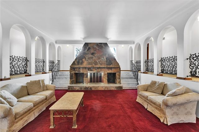 169 Woodshire Dr, O'hara, PA 15215