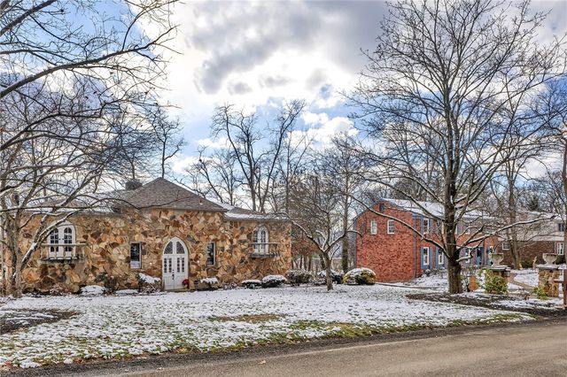 169 Woodshire Dr, O'hara, PA 15215