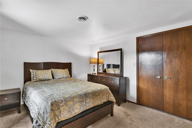 169 Woodshire Dr, O'hara, PA 15215