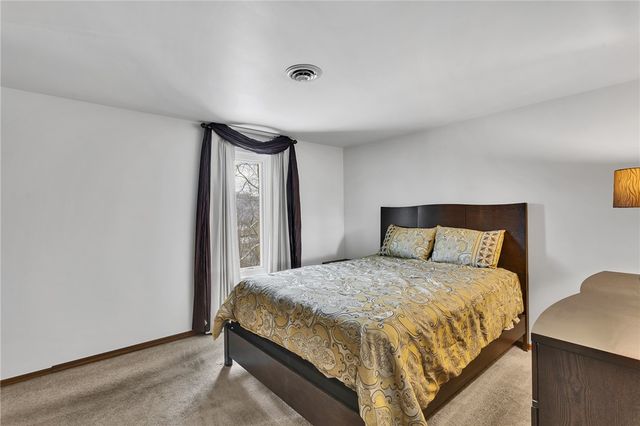 169 Woodshire Dr, O'hara, PA 15215