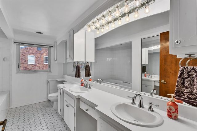 169 Woodshire Dr, O'hara, PA 15215