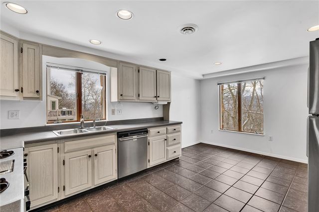 169 Woodshire Dr, O'hara, PA 15215