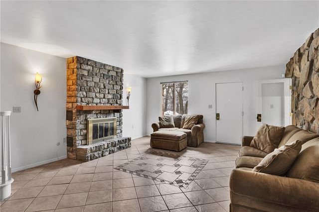 169 Woodshire Dr, O'hara, PA 15215