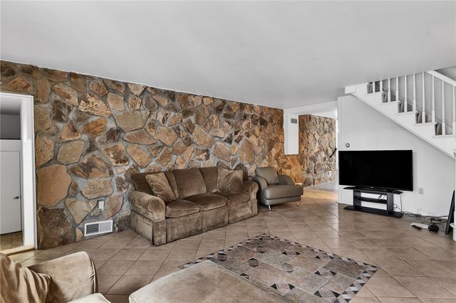 169 Woodshire Dr, O'hara, PA 15215