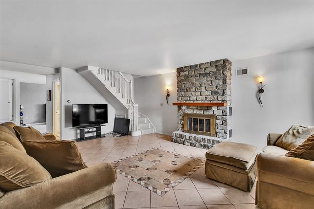 169 Woodshire Dr, O'hara, PA 15215