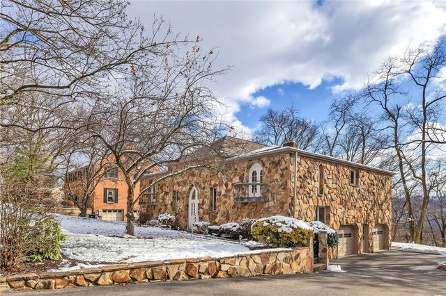 169 Woodshire Dr, O'hara, PA 15215