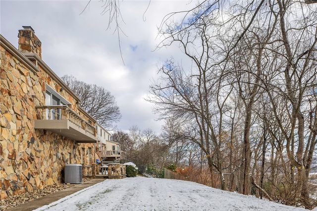 169 Woodshire Dr, O'hara, PA 15215