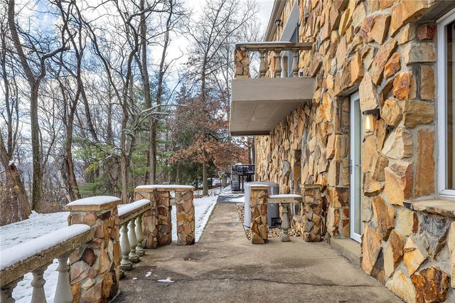 169 Woodshire Dr, O'hara, PA 15215