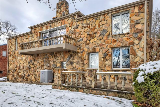 169 Woodshire Dr, O'hara, PA 15215