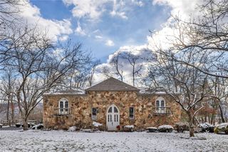 169 Woodshire Dr, O'hara, PA 15215