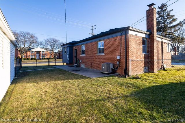 19155 Ash Avenue, Eastpointe, MI 48021