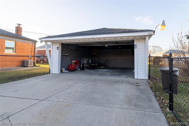 19155 Ash Avenue, Eastpointe, MI 48021