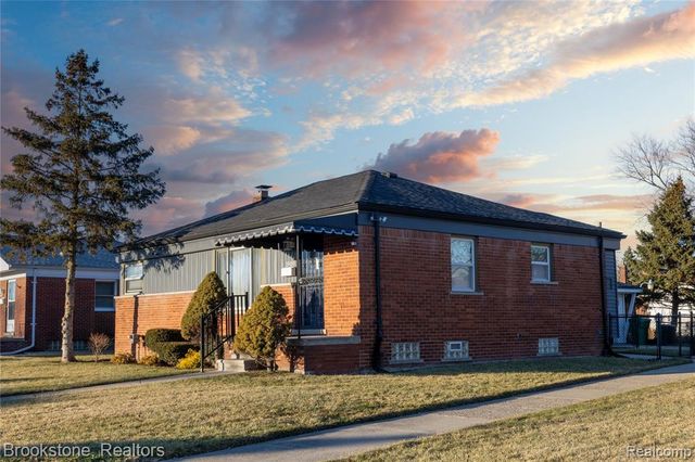 19155 Ash Avenue, Eastpointe, MI 48021