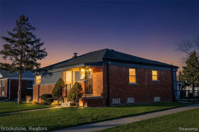 19155 Ash Avenue, Eastpointe, MI 48021